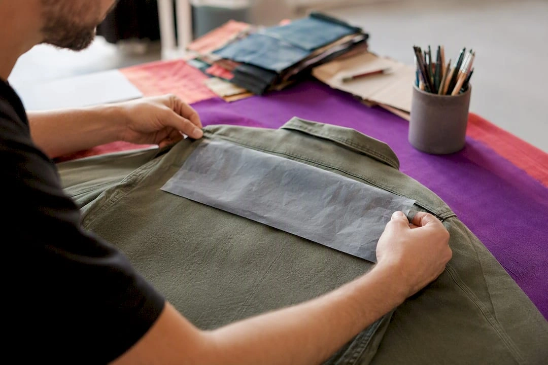 Adjusting large logo on shirt back