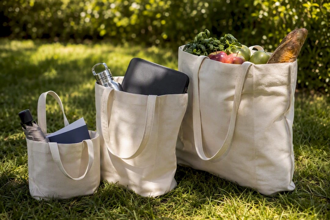 Tote bag sizes filled with typical contents